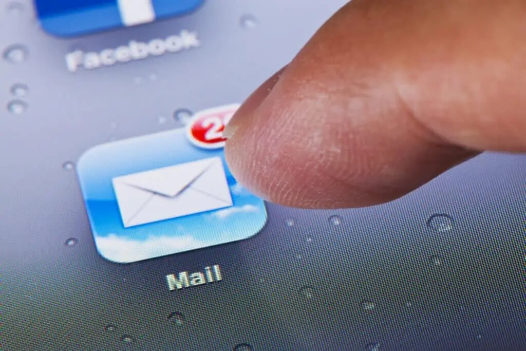 iOS email account profiles